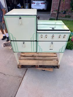 Vintage Magic Chef Porcelain Art Deco Gas Stove