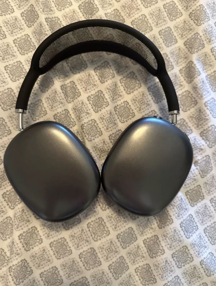 Apple AirPods Max Wireless Over-Ear Headset - Space Gray - Price Negotiable