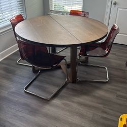 Dinning Table With 5 Chairs 