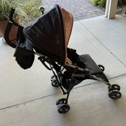 New lightweight umbrella stroller (NW Ann & Jones)