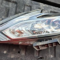 2016-18 Nissan Altima Left Side Headlight 