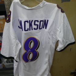 Lamar Jackson signed Jersey #8 JSA certification GG46578 & signed Picture #8  VS certification A12849. mint condition.