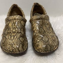 Bolo by Born J00687 Faux Snakeskin print Slide On Wedge Clogs shoe Women's 7 M