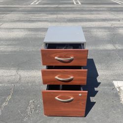 
Small 3 Drawer Mobile File Cabinet with lock and key