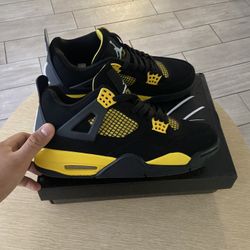 Jordan 4s Thunder Size 10