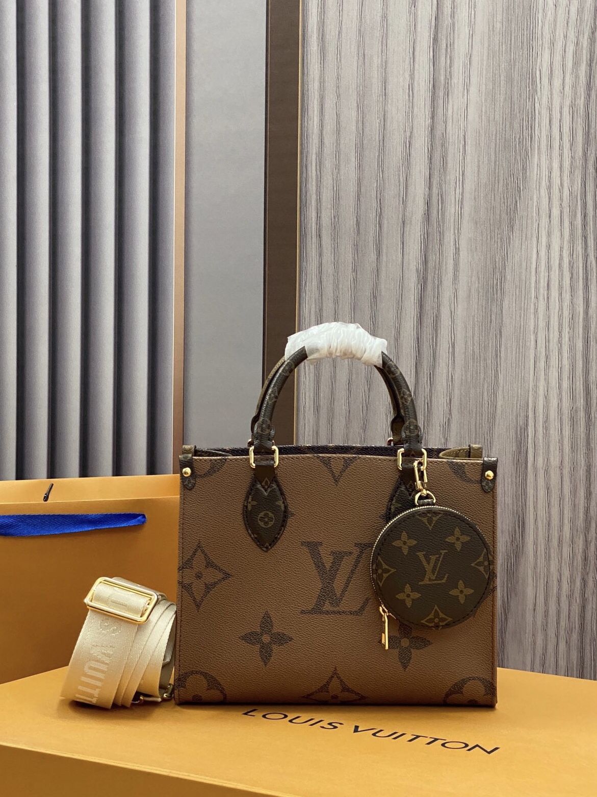 LOUIS VUITTON ONTHEGO Canvas Coating Jungle Bag Tote Bag(88)11