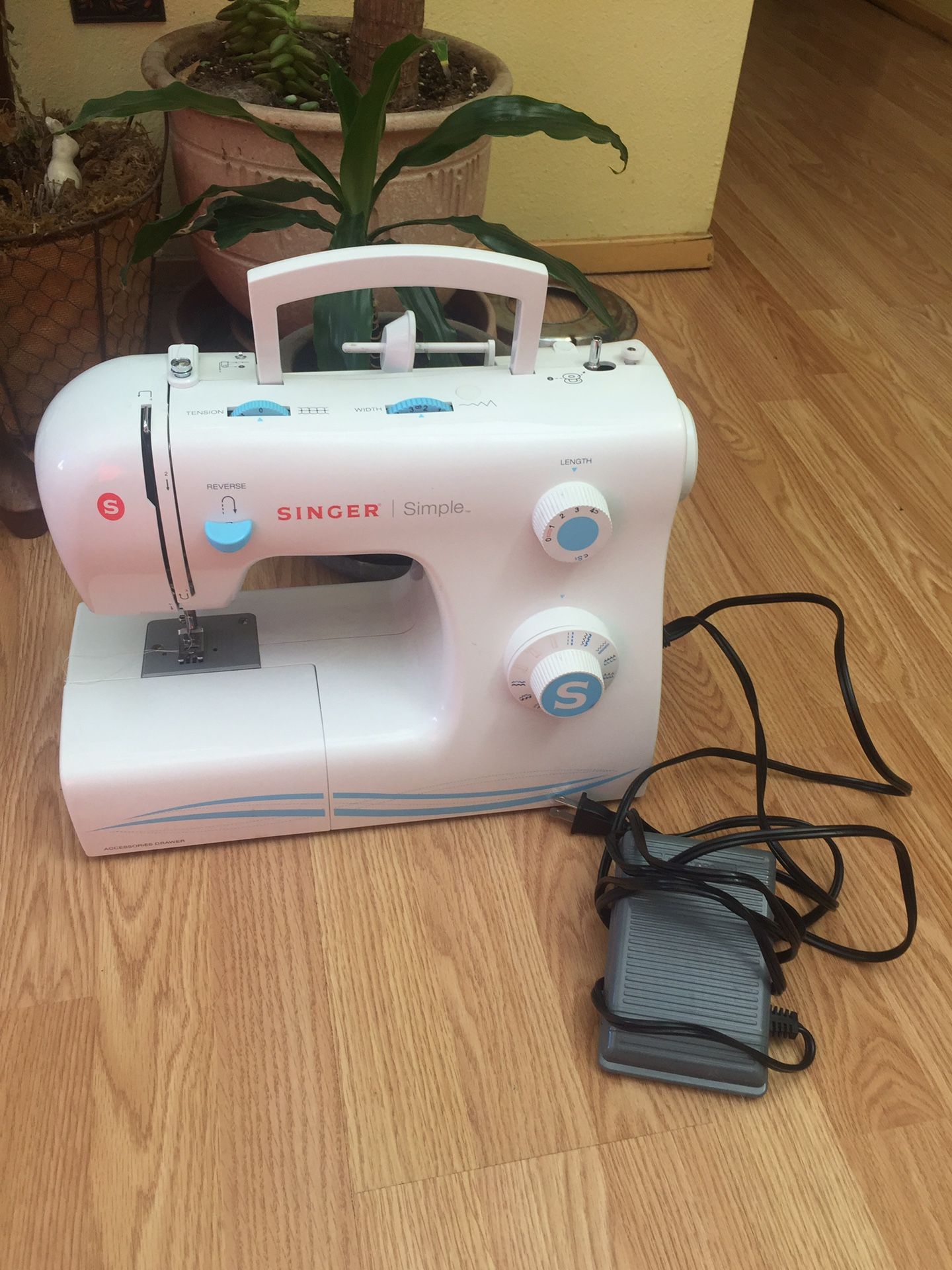 Singer simple 2263 sewing machine