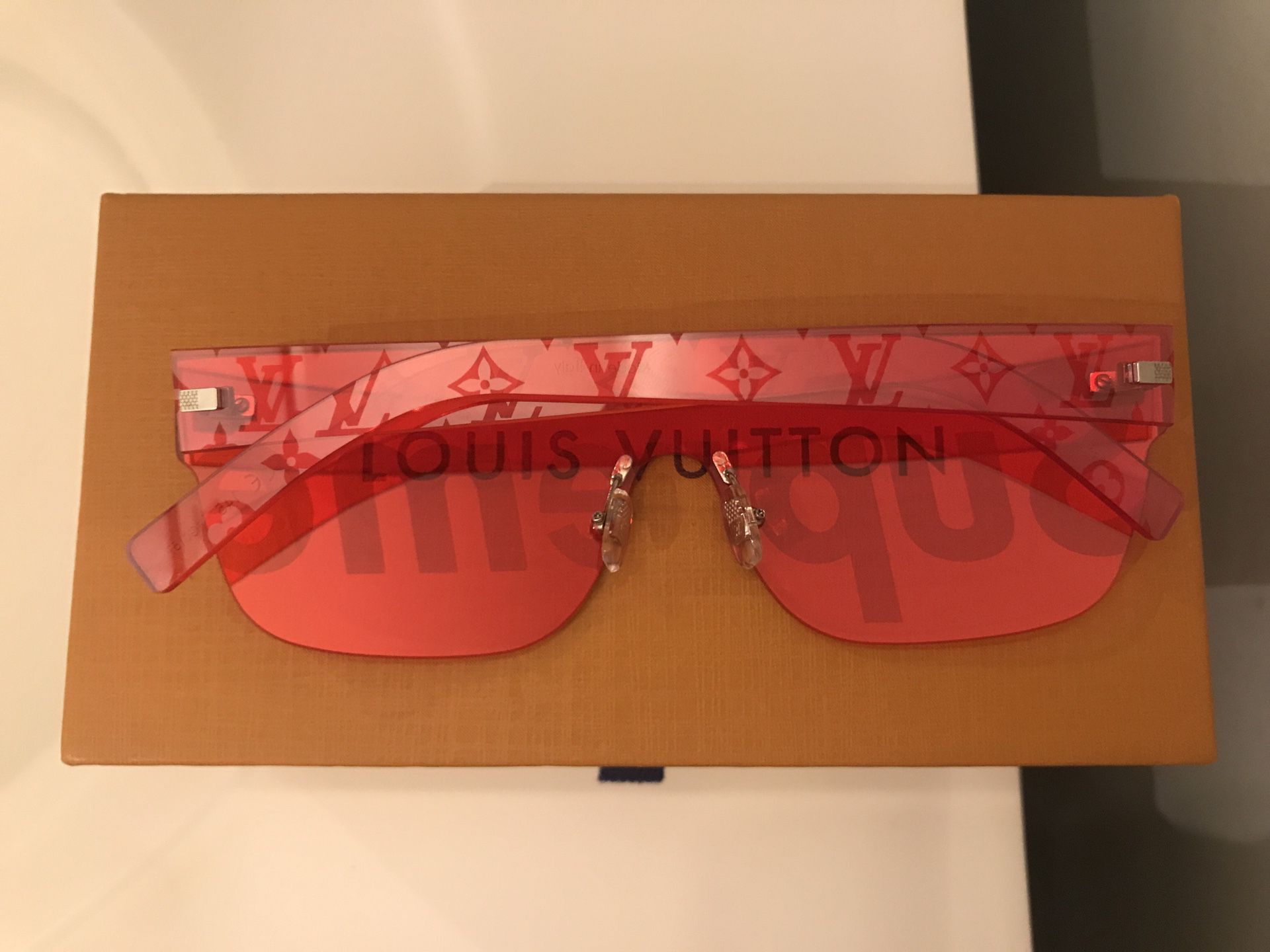 Louis Vuitton x Supreme Red Downtown Sunglasses Shades – Fancy Lux