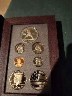 1992 Ol ympics prestige proof set. Uncirculated.1992 S mint set