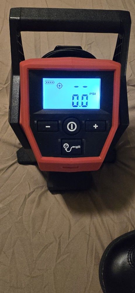 Milwaukee M12 Tire Inflator