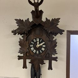 Antique Black Forest German Cuckoo Clock Deer Stag Head Oak Leaves Articulating
