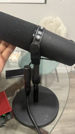 Shure SM7B Microphone + Audio interface Focusrite Scarlett