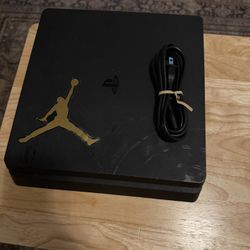 PlayStation 4 Slim 1TB Console