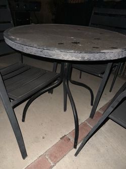 Outdoor table round