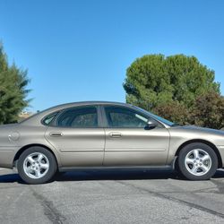 2004 Ford Taurus