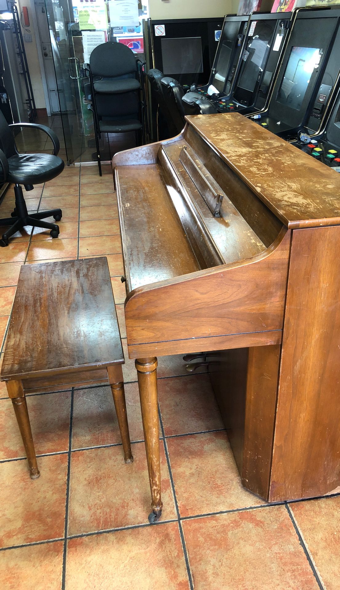 Piano Antique