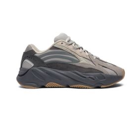 Yeezy 700 v2 tephra size 8.5
