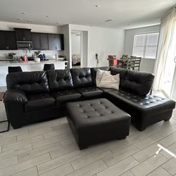 Sectional Couch W/ Ottoman