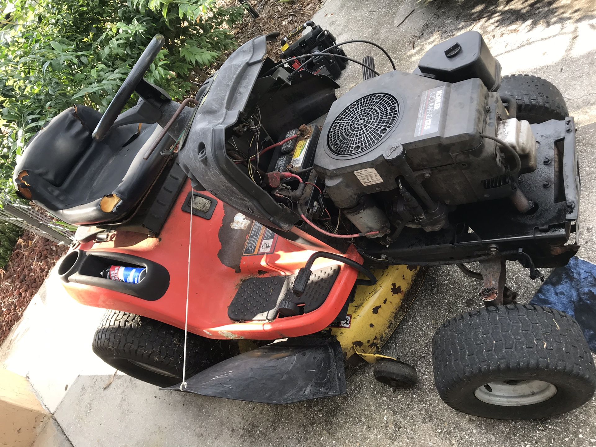 John Deere Scott’s lawn tractor mower L17.542