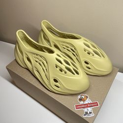 Yeezy Foam Runner Sulfur Size 7