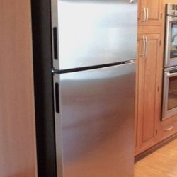 NEW Amana Stainless Steel Refrigerator / Freezer