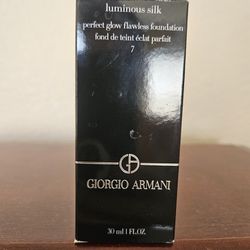 Armani Luminous Silk Perfect Glow Flawless Oil-Free Foundation 