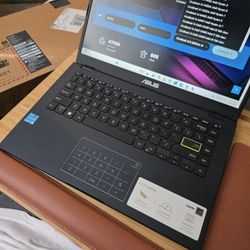 Computer ASUS Vivobook 14" 