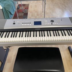 Portable Grand  DGX - 520 / Yamaha 