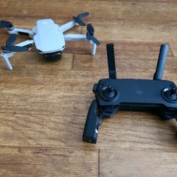 DJI Mini SE - Great Condition (Minor Cosmetic Crack)