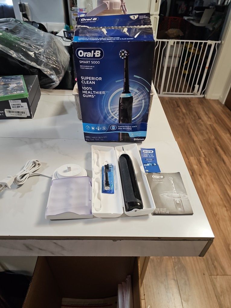 Oral B Smart 5000 Toothbrush 