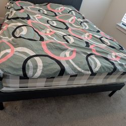 Queen bed With headboard And mattress 