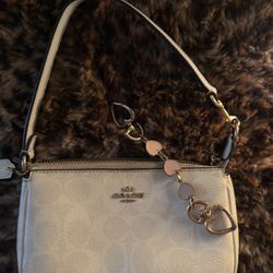 Nolita 19 White Shoulder Bag 