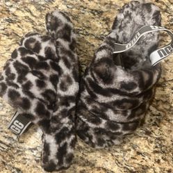 UGG Women's Fluff Yeah Slide Snow Leopard Panther Print Slipper Stormy Gray 1120903