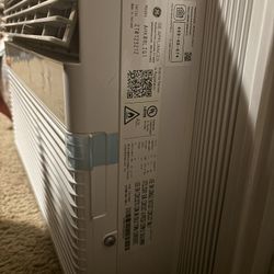 Window AC Unit Like New (Never Used)