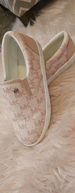 MK slides worn once super comfortable
