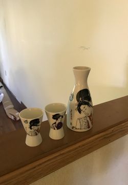 Sake cups with decanter