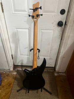 Bass guitar