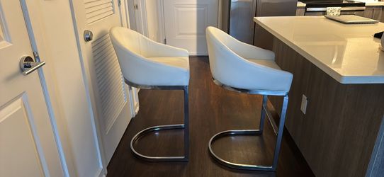 White Barstool Set