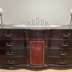 1940s Mahogany Serpentine Dresser