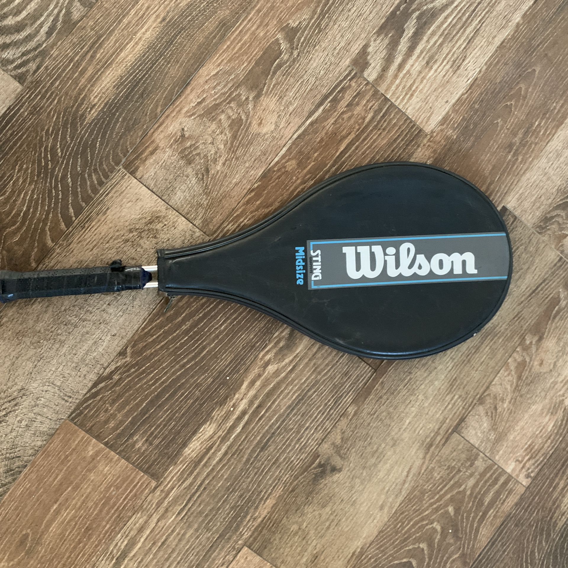 Wilson Sting Midsize Graphite Tennis Racket 