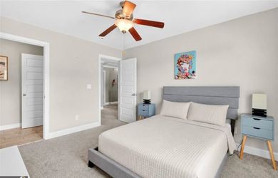 Queen bed, mattress