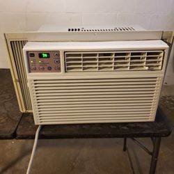 G.E. 8000 BTU A/C UNIT ICE COLD AIR CLEAN QUIET EFFICIENT UNIT CAN COOL A LARGER AREA WORKS GREAT 