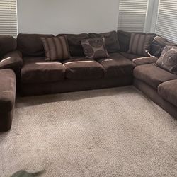 Sectional Couch With Chase