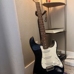 fender squire strat guitar 