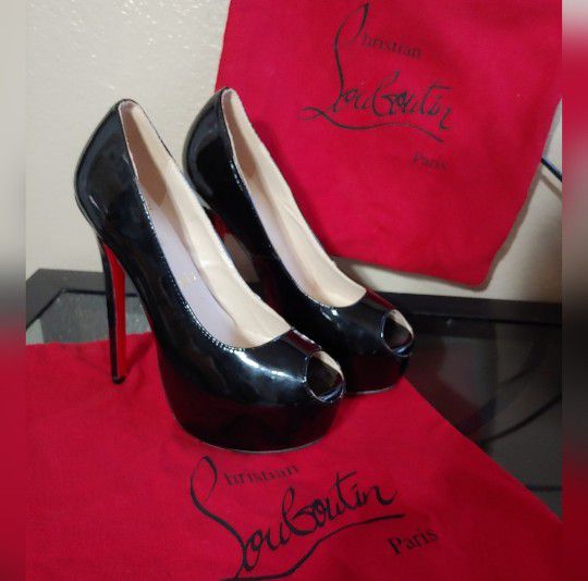 Christian Louboutin Red Bottom Runners 3-7 day shipping for Sale in  Huntsville, AL - OfferUp