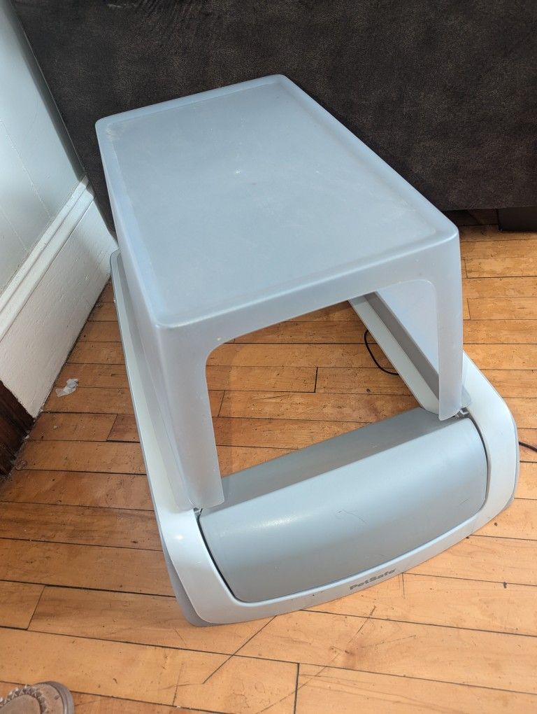 2nd Generation Scoop Free Litter Box