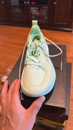 Li-Ning Way of Wade - Mint green volleyball/ basketball - Size 9.5