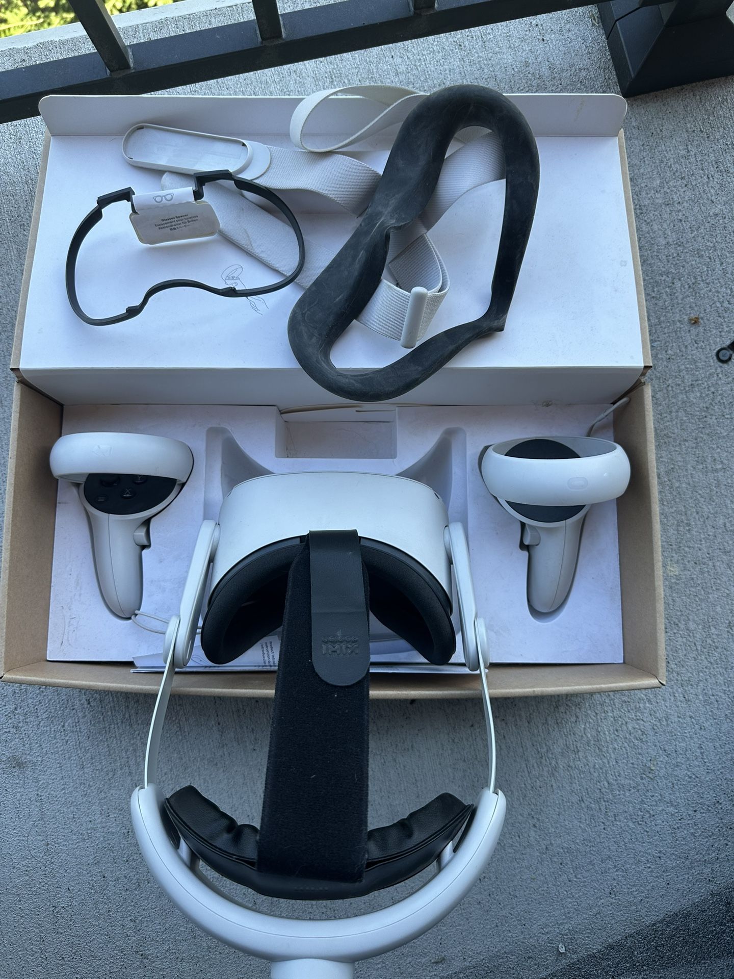 Oculus Quest 2 VR Headset