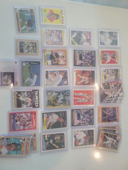 Don Mattingly 32 Card Lot