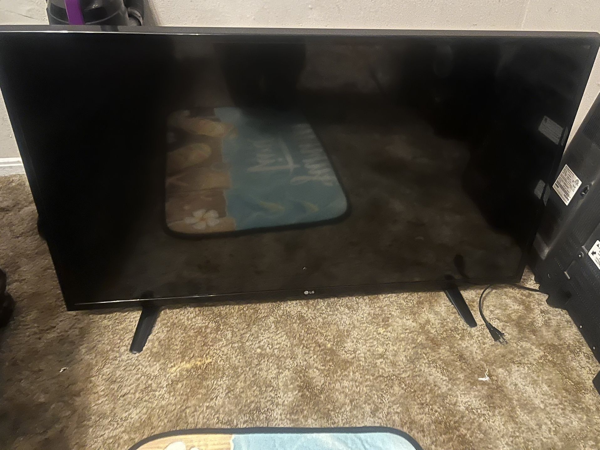 43" Flat Screen Tv